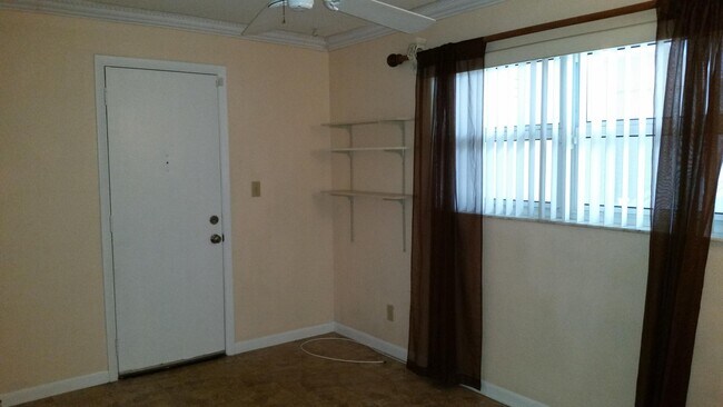 Building Photo - 5861 NW 16th Pl