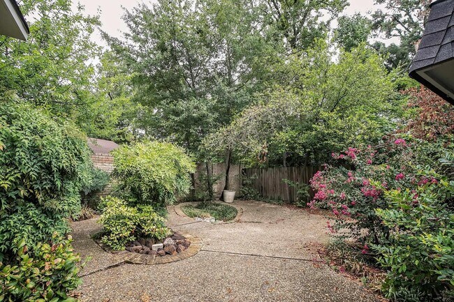Building Photo - 3712 Colony Park Dr