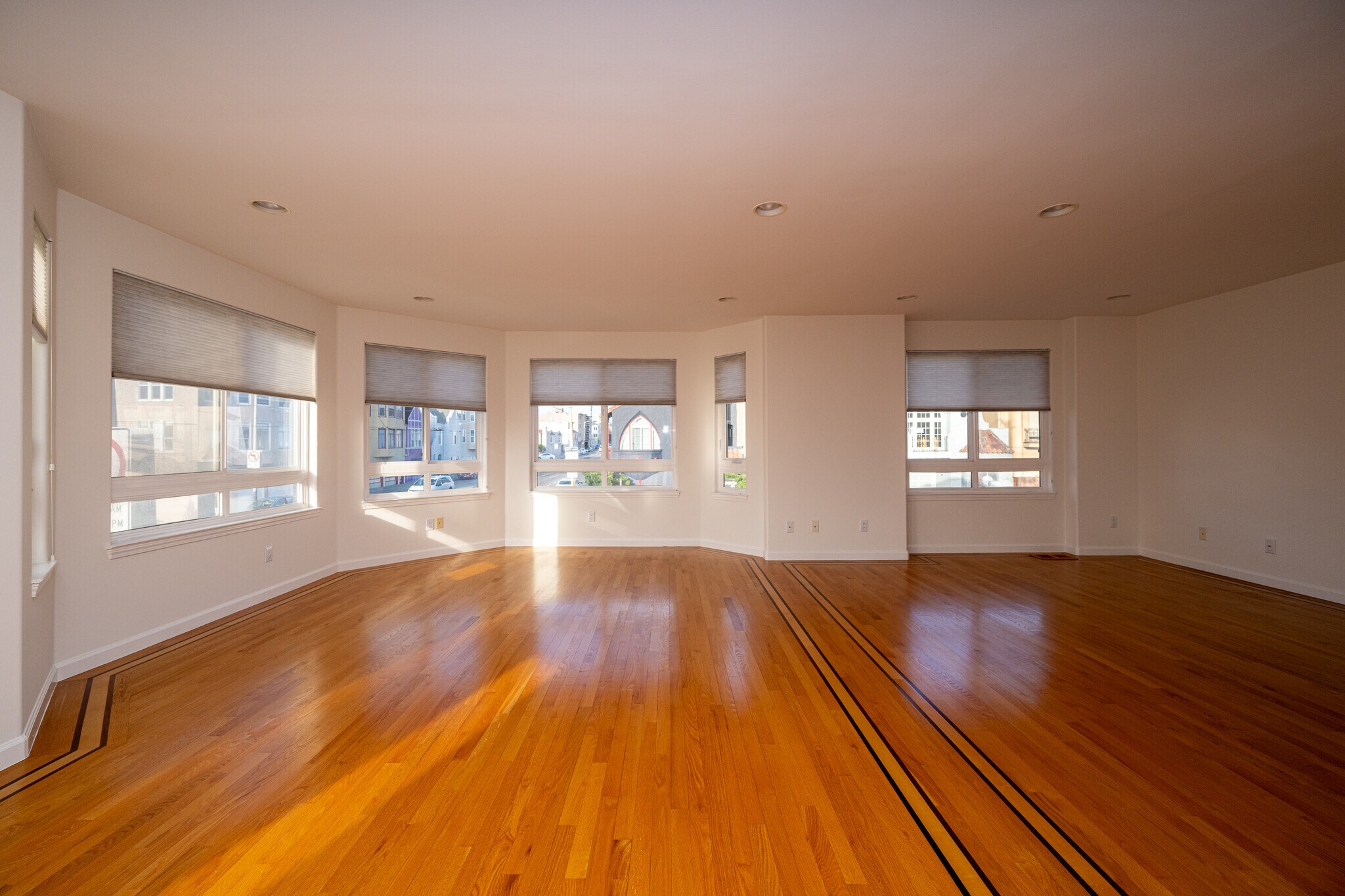 Building Photo - 1701 Judah St