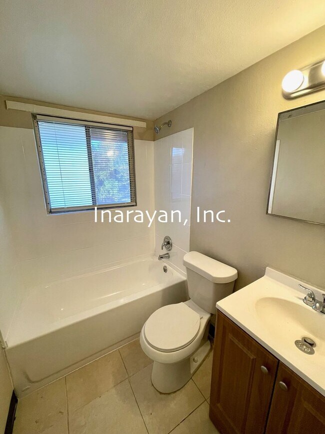 Building Photo - 1011-1013 Dewitt Drive