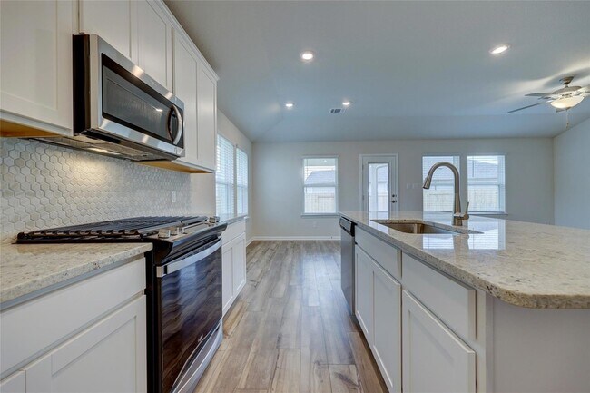 Building Photo - 201 Fairmeadow Downs Dr