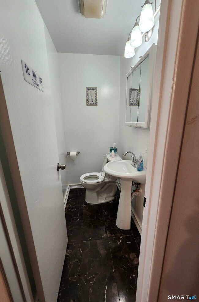 Building Photo - 4 Union Ave