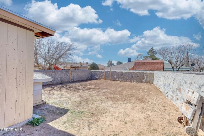 Building Photo - 3551 E Glen Dr