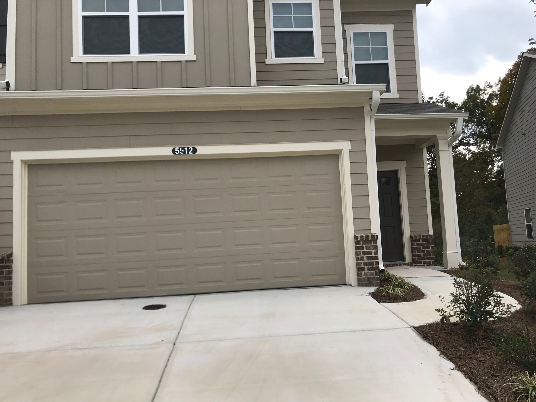 Renting a room with a private bathroom - 5512 Cascade Run