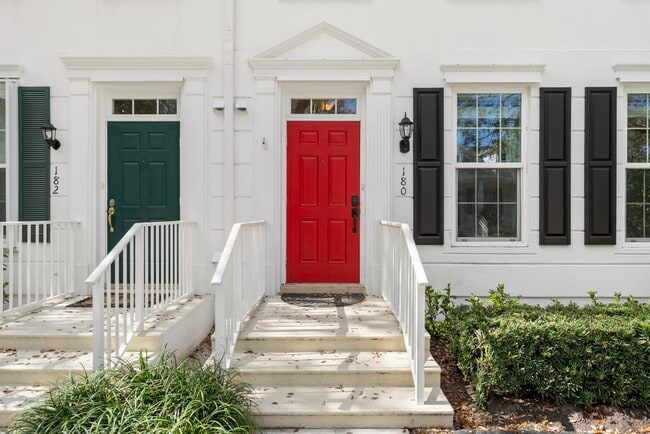 Building Photo - 180 Freeport Dr