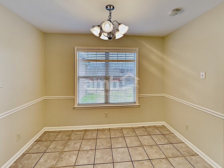 Building Photo - 1123 Tara Dr