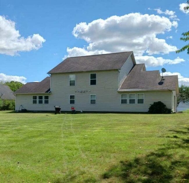 Building Photo - 2045 Rolling Meadows Ln