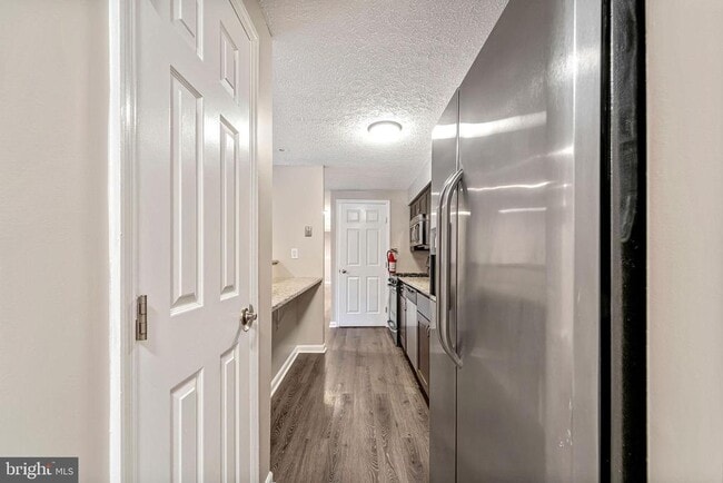 Building Photo - 151 Kenwood Dr