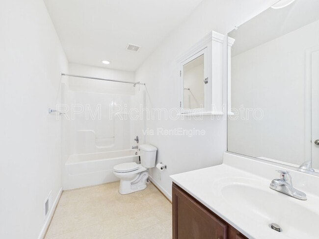 Building Photo - 656 Abbey Village Cir