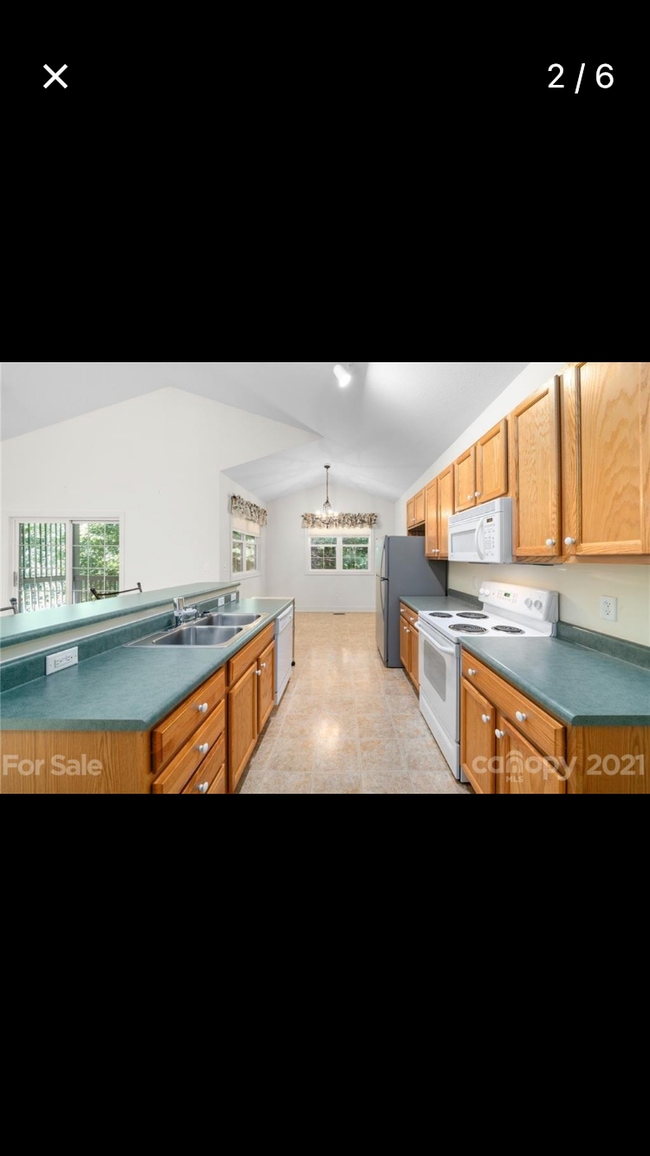 Building Photo - Avonlea Flat Rock