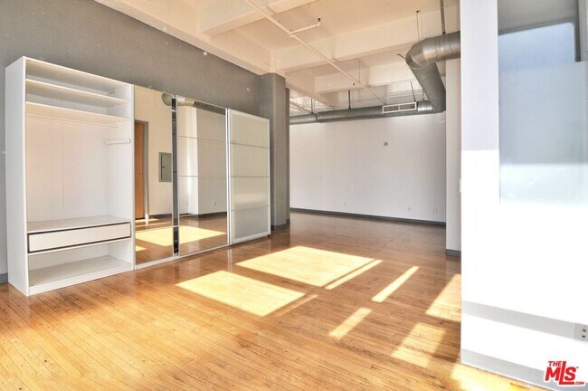 Building Photo - 1850 Industrial St