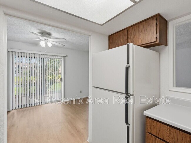 Building Photo - 2232 W Lindner Ave