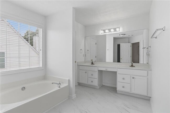 Building Photo - 2123 Beacon Crest Dr