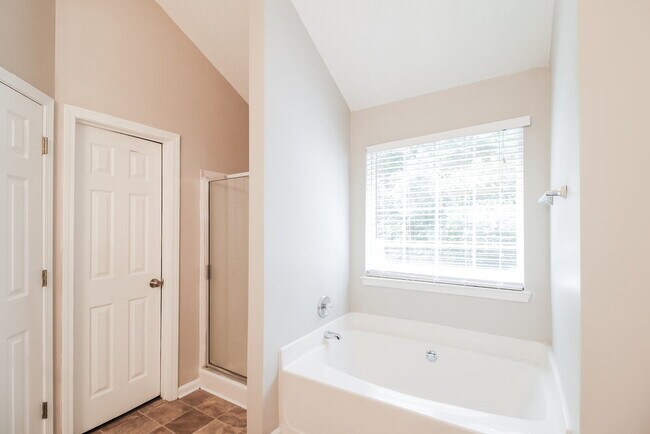 Building Photo - 516 Gristmill Ln