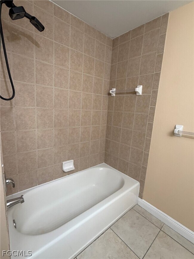 Building Photo - 2553 NW 21st Ave