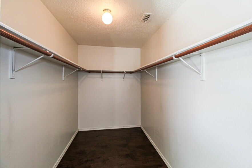 Building Photo - 8712 Cove Meadow Ln