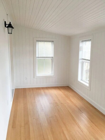 Building Photo - 33 Intervale Ave