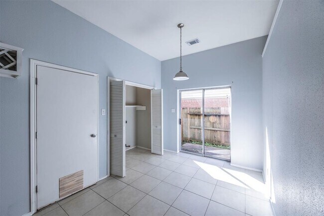 Building Photo - 9402 Calwood Cir