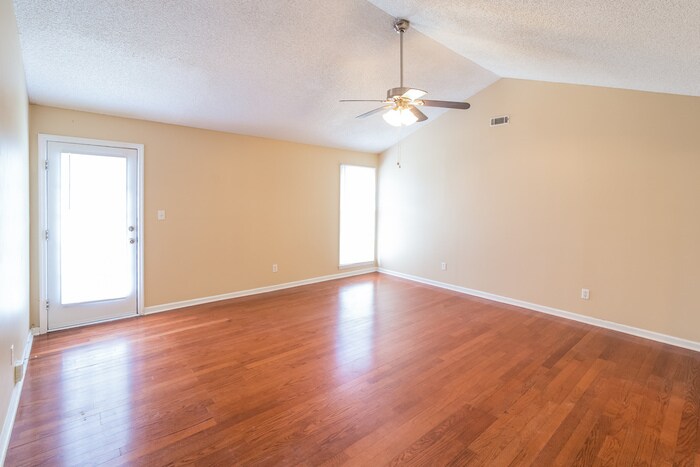 Building Photo - 306 Gippy Dr