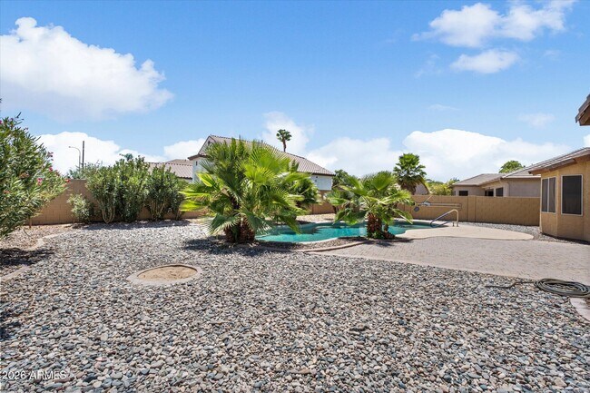 Building Photo - 2619 E Hazeltine Way