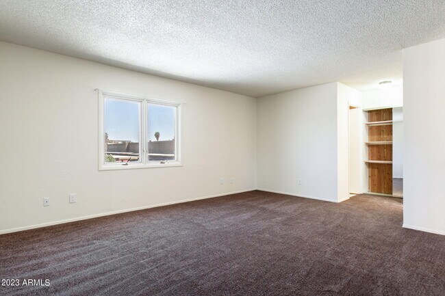 Building Photo - 4662 N 19th Ave