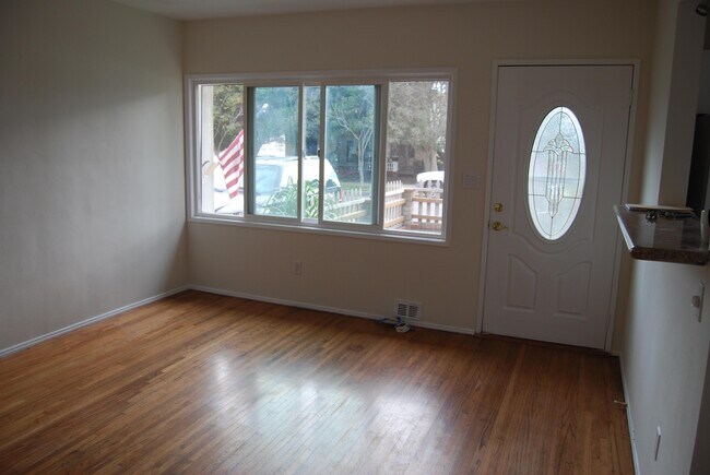 Building Photo - 536 39th W St