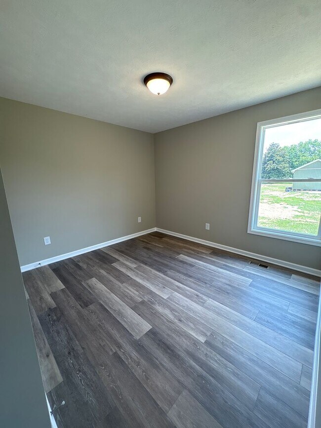 Building Photo - BRAND NEW Home with large yard in Tullahoma...