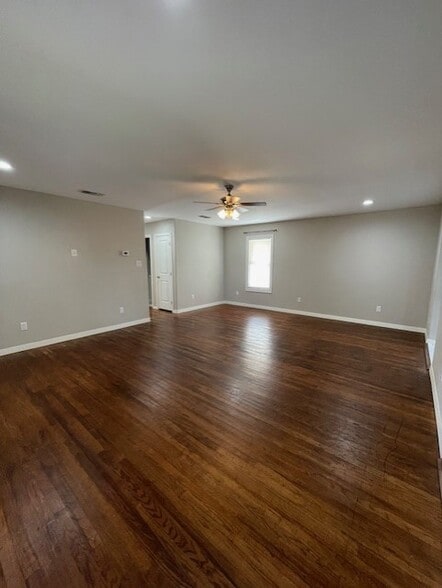livingroom - 1809 N Broadway St
