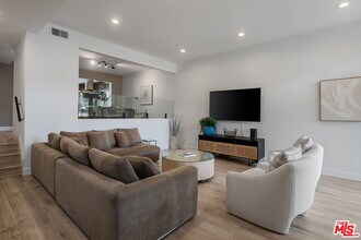 Building Photo - 17165 Palisades Cir