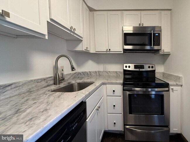 Building Photo - 2731 M St NW