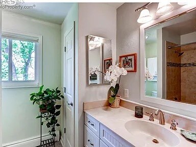 Building Photo - 1872 Del Rosa Ct