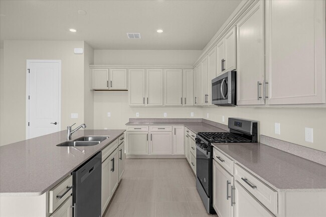 Building Photo - 10411 Pk Ests Ave