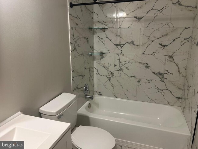 Building Photo - 1006 Fairway Ave