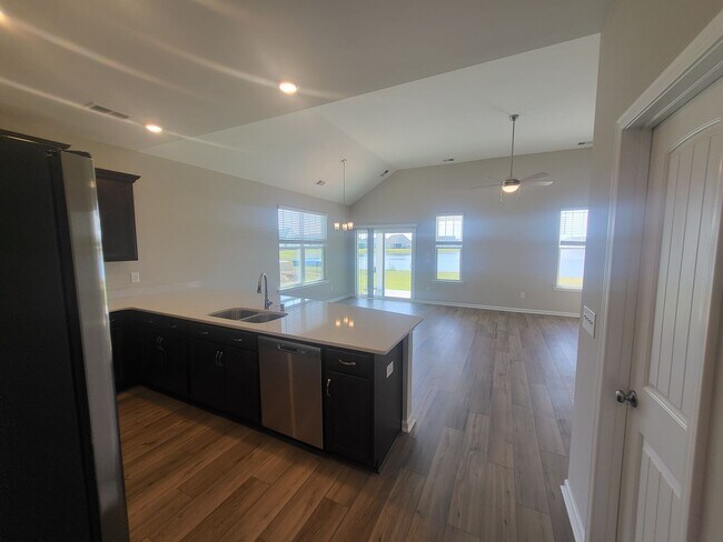 Building Photo - Beautiful New Build 3 Bedroom Home