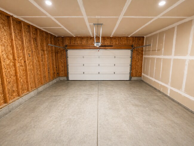 Building Photo - 42 E Hastings Rd