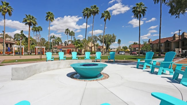 Building Photo - 250 S Elizabeth Way