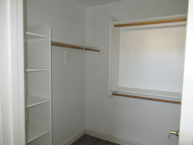 Building Photo - Nice Home in Estrella Vista Community, Goo...