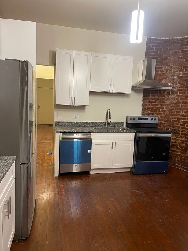 Building Photo - 2630 N Charles St