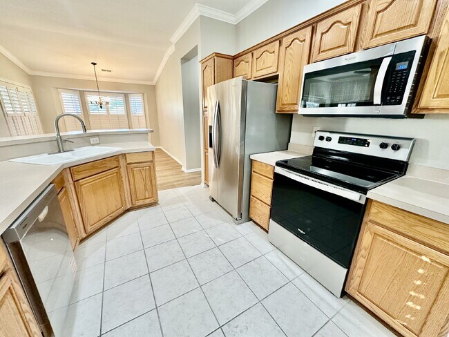 Building Photo - Recently Updated Two Bedroom Home in Sun C...