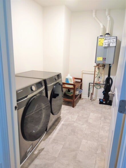 Laundry - 1925 Turtle Creek Ct