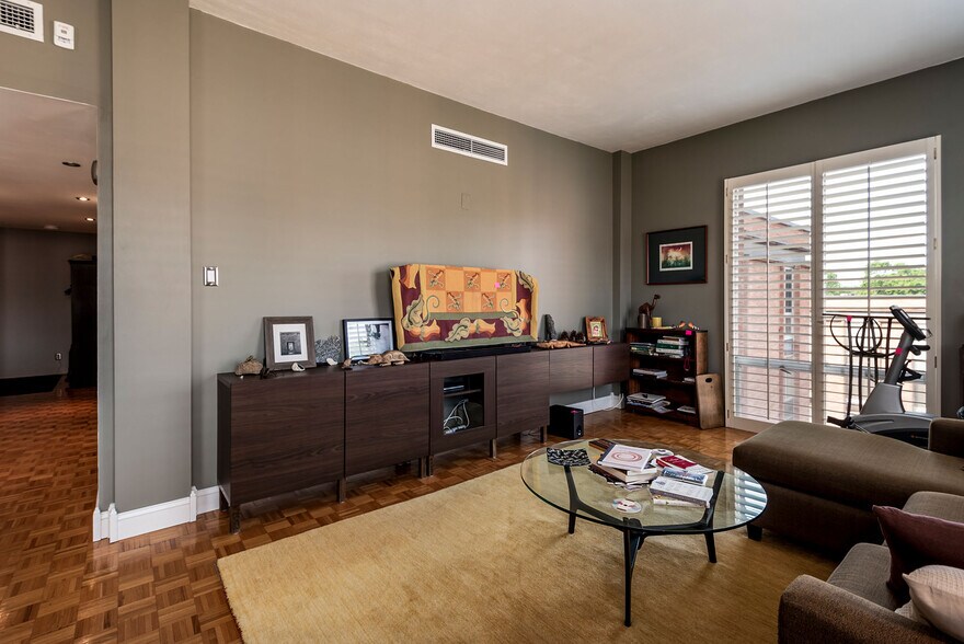 Building Photo - 1400 Kenesaw Ave