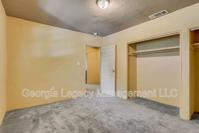 Building Photo - 65 Hughes St