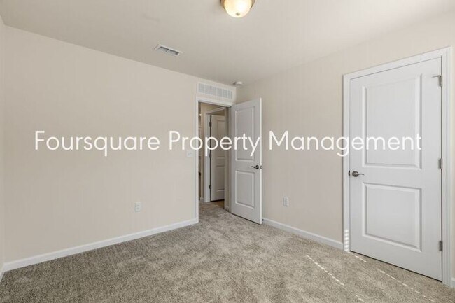Building Photo - 4 Bedroom Home with 2nd Floor Loft- Kitchen Island & 2-Car Garage – Convenient Raleigh Location