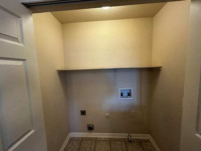Building Photo - Rare 5 Bedroom in Crystal Knoll Georgetown