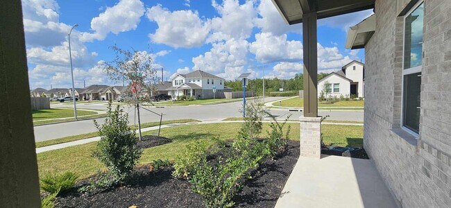 Building Photo - 8442 Bay Oaks Dr
