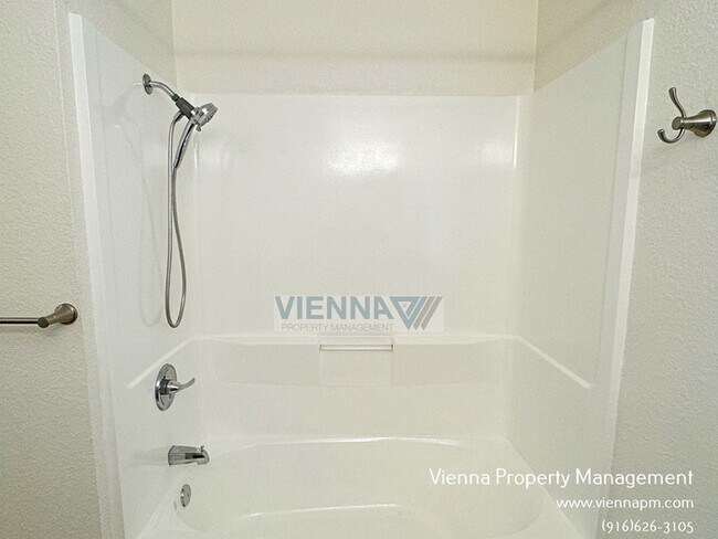 Building Photo - 1133 Amberwood Rd