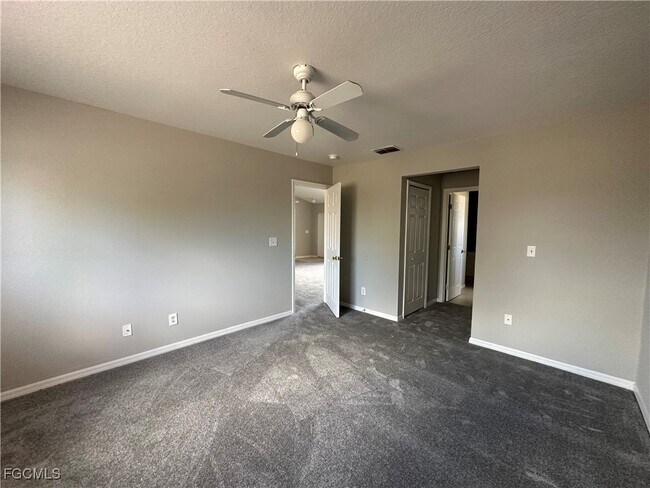 Building Photo - 1405 SW 10th St