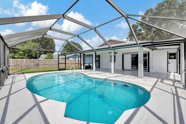 Building Photo - 1124 SE Ladner St