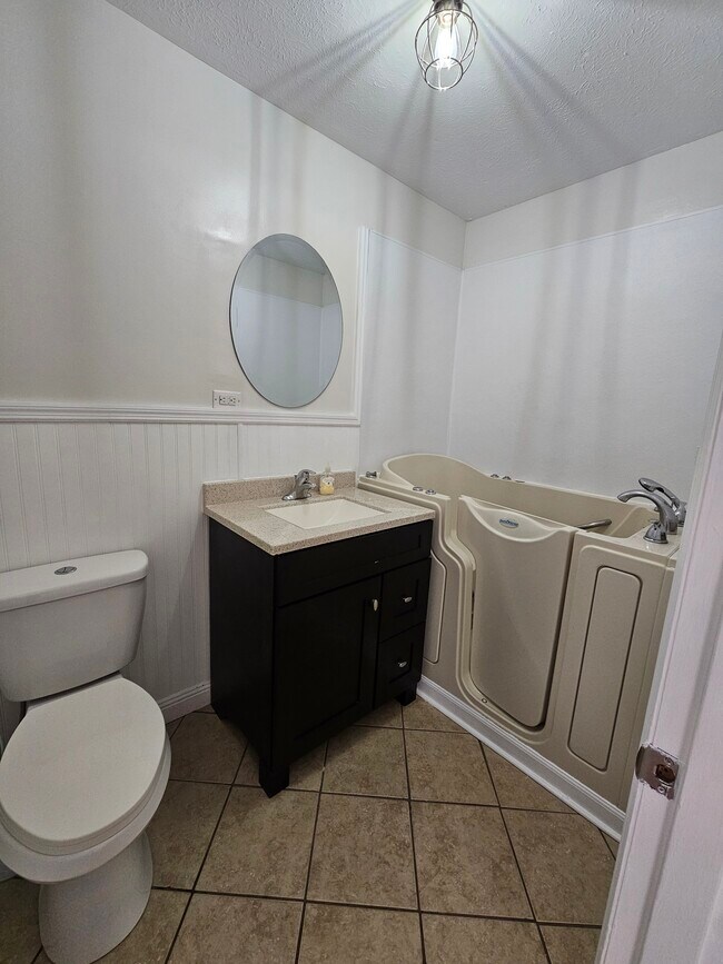 Building Photo - 167 Hill-N-Dale Dr