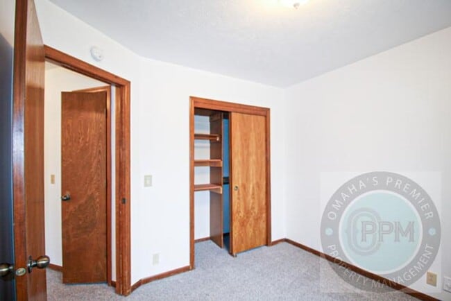Building Photo - Spacious 3 Bedroom / 3 Bathroom Home!
